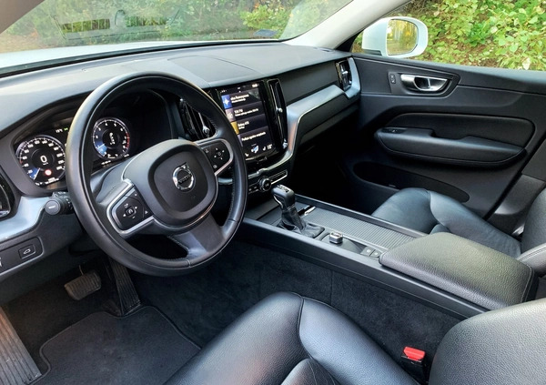 Volvo XC 60 cena 118900 przebieg: 105000, rok produkcji 2018 z Białystok małe 137